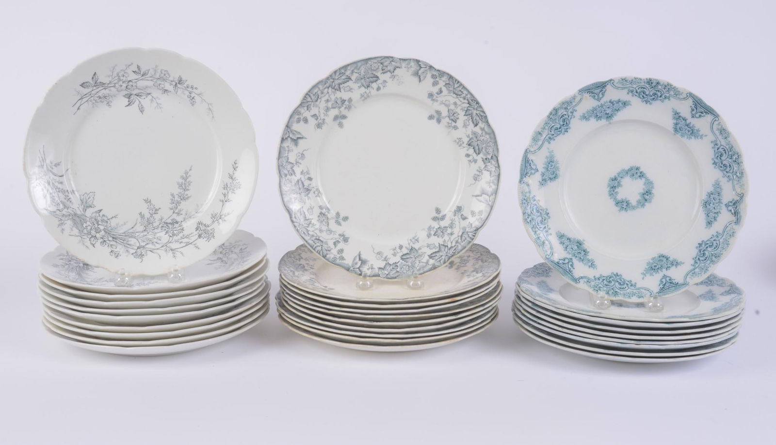 THREE SETS OF ENGLISH BLUE/WHITE SEMI PORCELAIN DINNER PLATES (1 of 4)