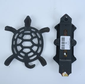 CAST IRON HOWARD HEATER THERMOMETER WITH TURTLE TRIVET