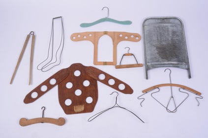 GROUP OF 19TH CENTURY LAUNDRY ITEMS.