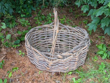 LARGE TWIG BASKET.