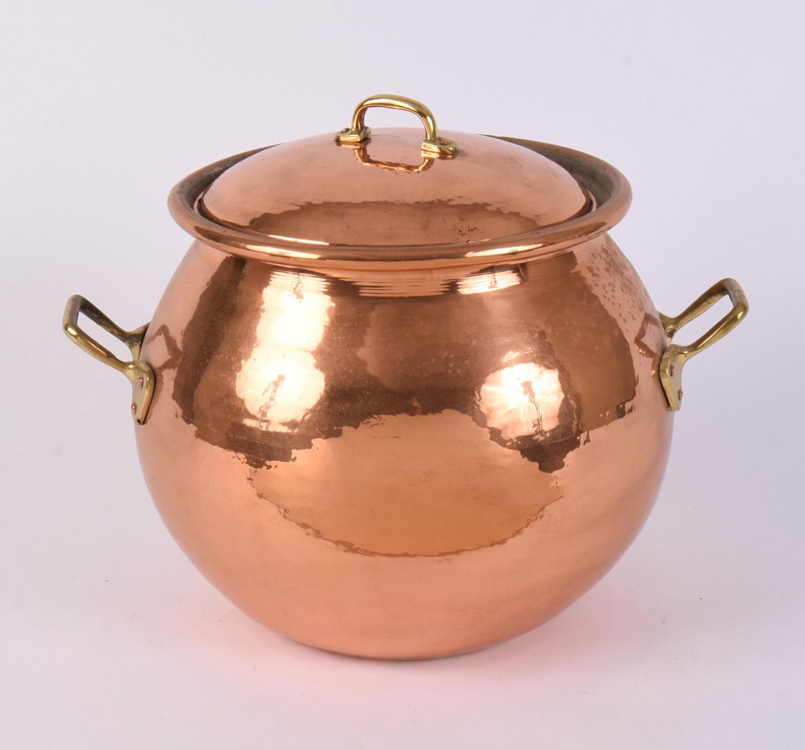 COPPER LIDDED POT. (1 of 8)
