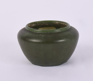 HAMPSHIRE POTTERY LOW VASE.