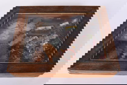 COLLECTOR'S DELIGHT DISPLAY BOX.