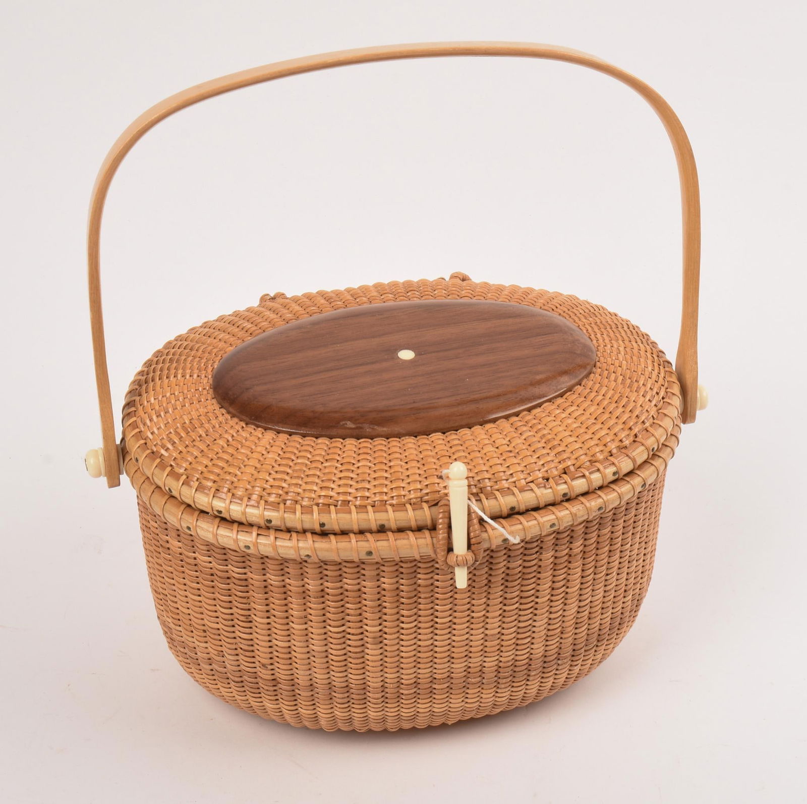 NANTUCKET TYPE BASKET (1 of 5)