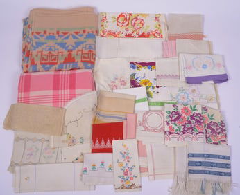 LARGE GROUP OF CROCHETED AND LINEN HAND TOWELS