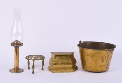 GROUP OF BRASS ITEMS.