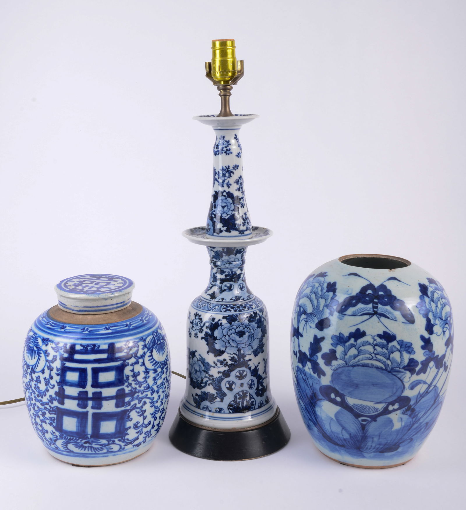 Two Chinese Porcelain Ginger Jars and Lamp (1 of 5)