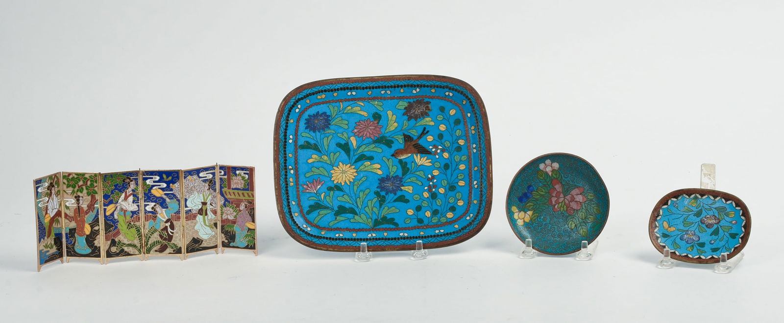 FOUR PIECES OF JAPANESE CLOISONNE.