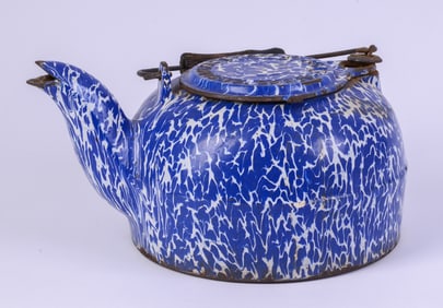 WROUGHT IRON RANGE CO. KETTLE.