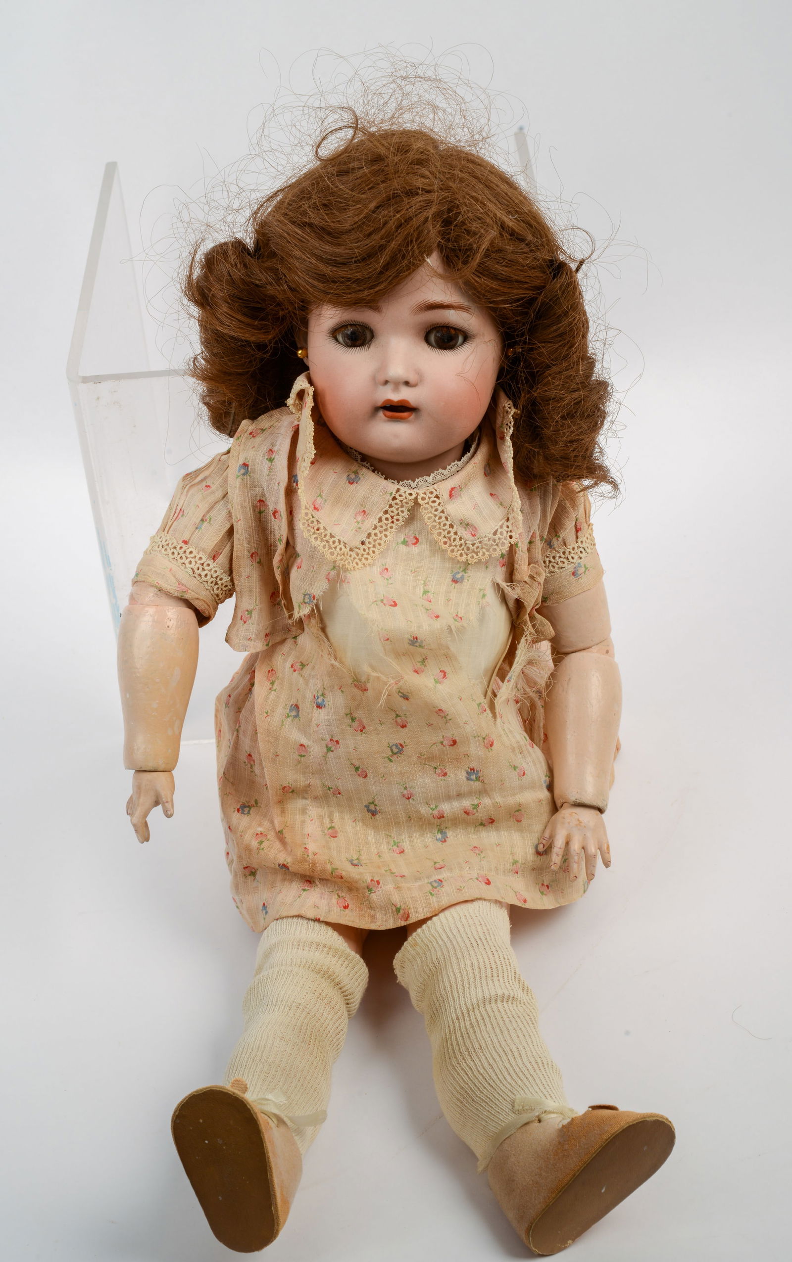 Simon & Halbig 19 Inch Porcelain Doll. (1 of 4)