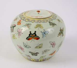 Chinese Porcelain Covered Jar.