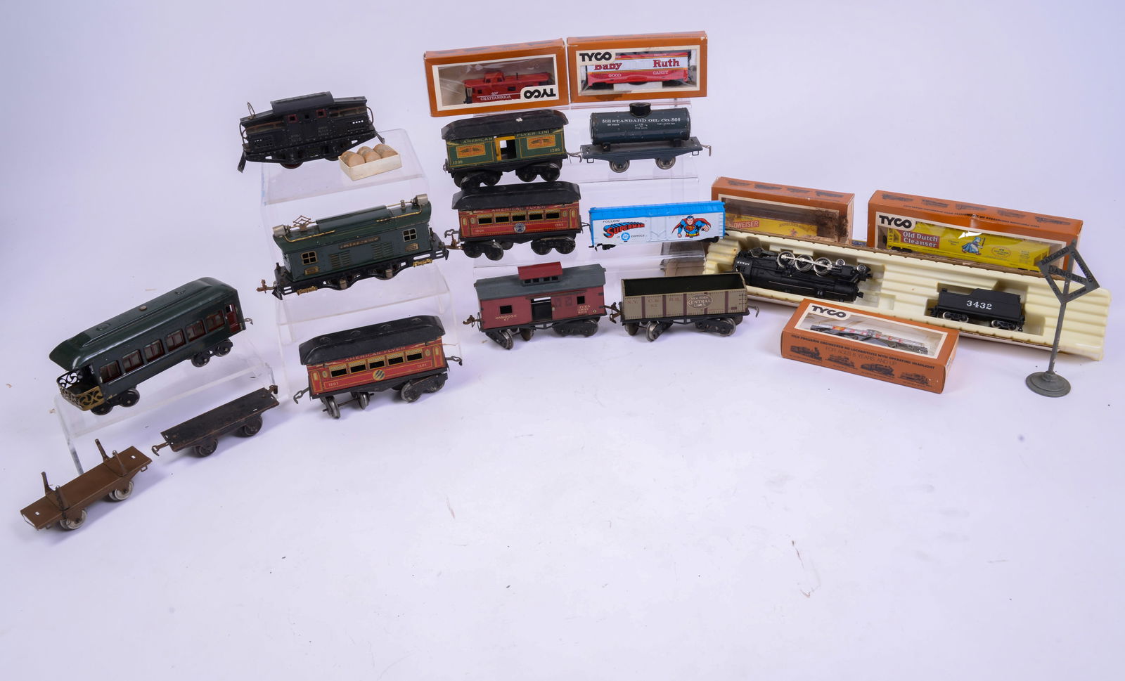 Group of Vintage Toy Trains. (1 of 5)