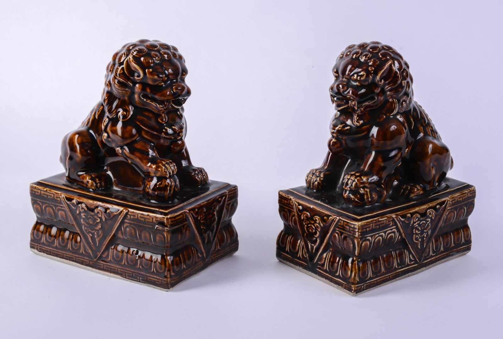 Pair of Porcelain Foo Dogs. (1 of 4)