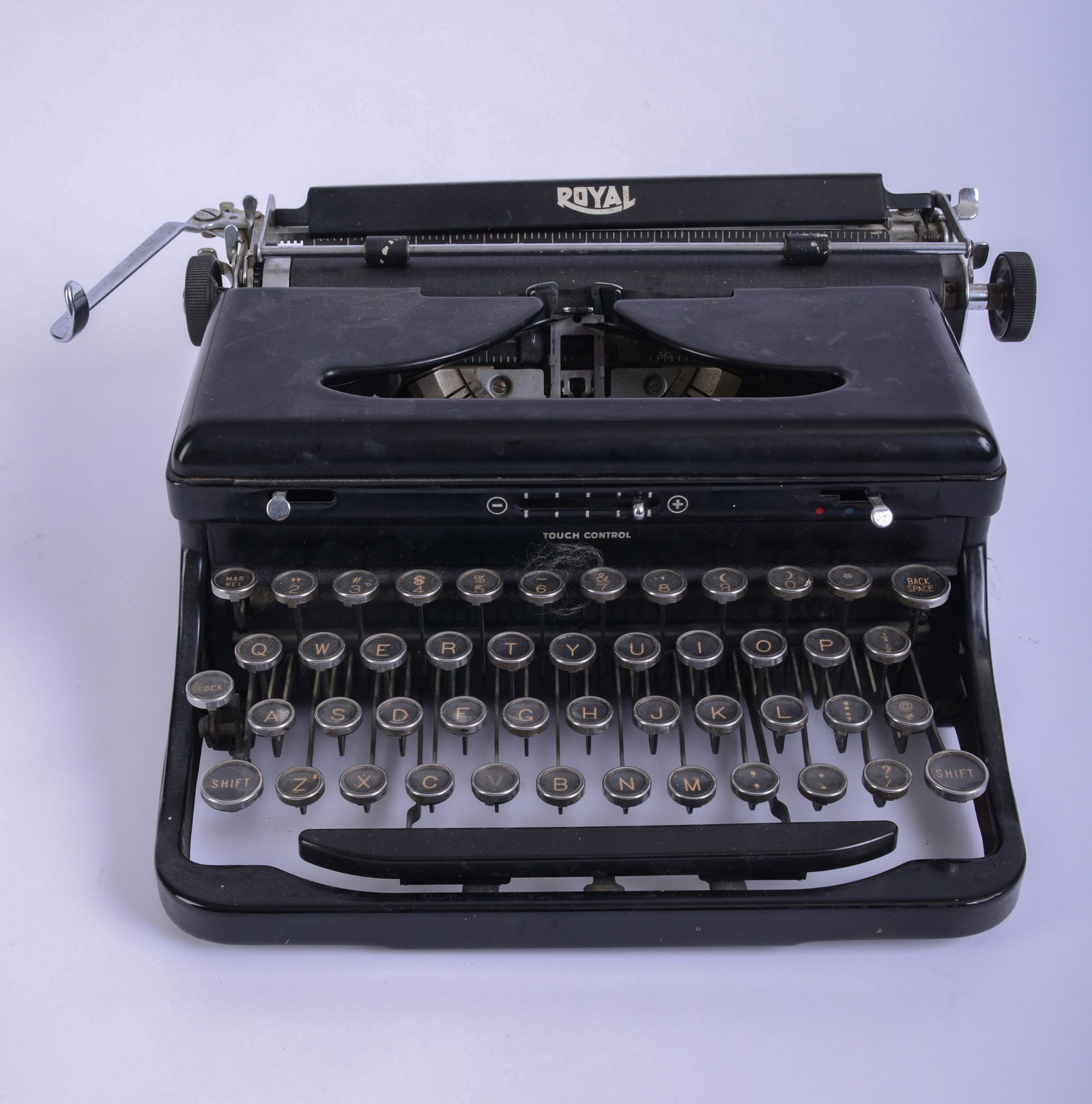 Royal Typewriter. - 3
