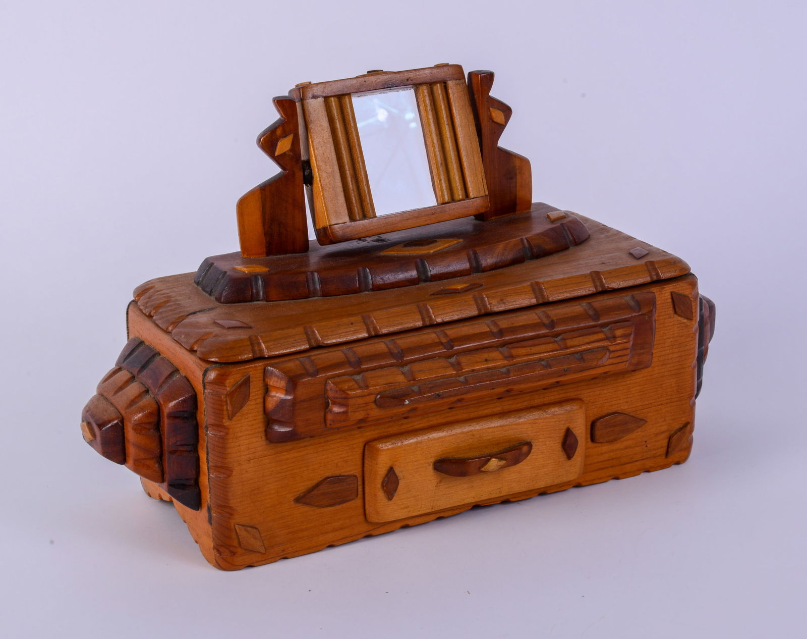 Small Tramp Art Jewelry Box. (1 of 4)