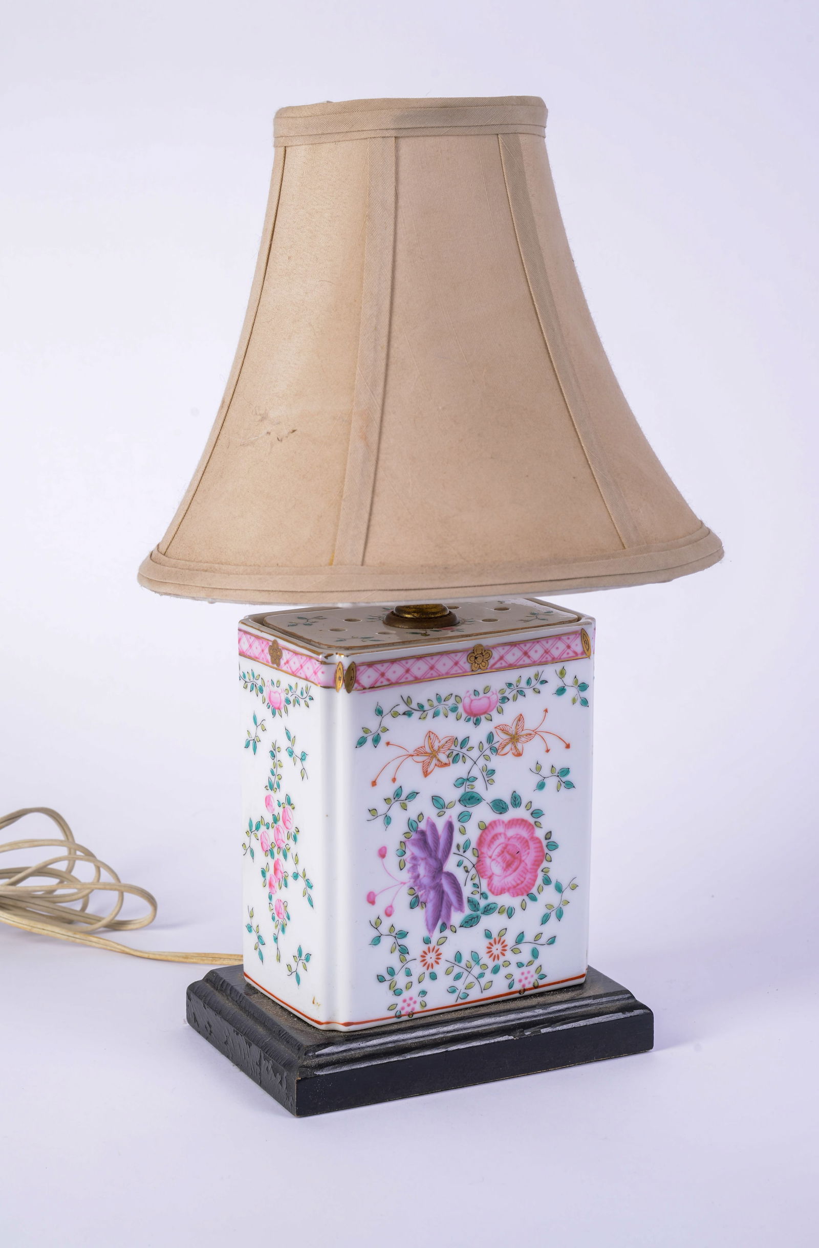 Porcelain Table Lamp. (1 of 6)