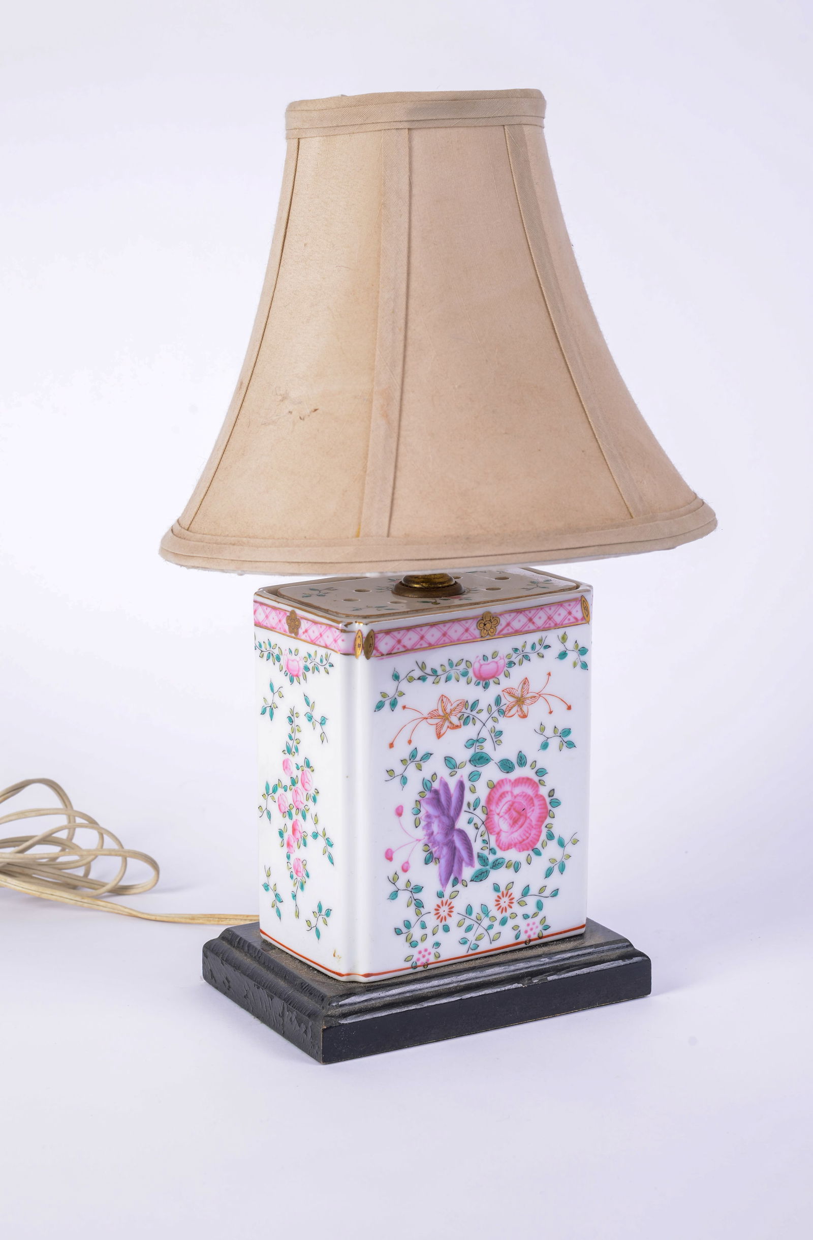 Porcelain Table Lamp. - 2