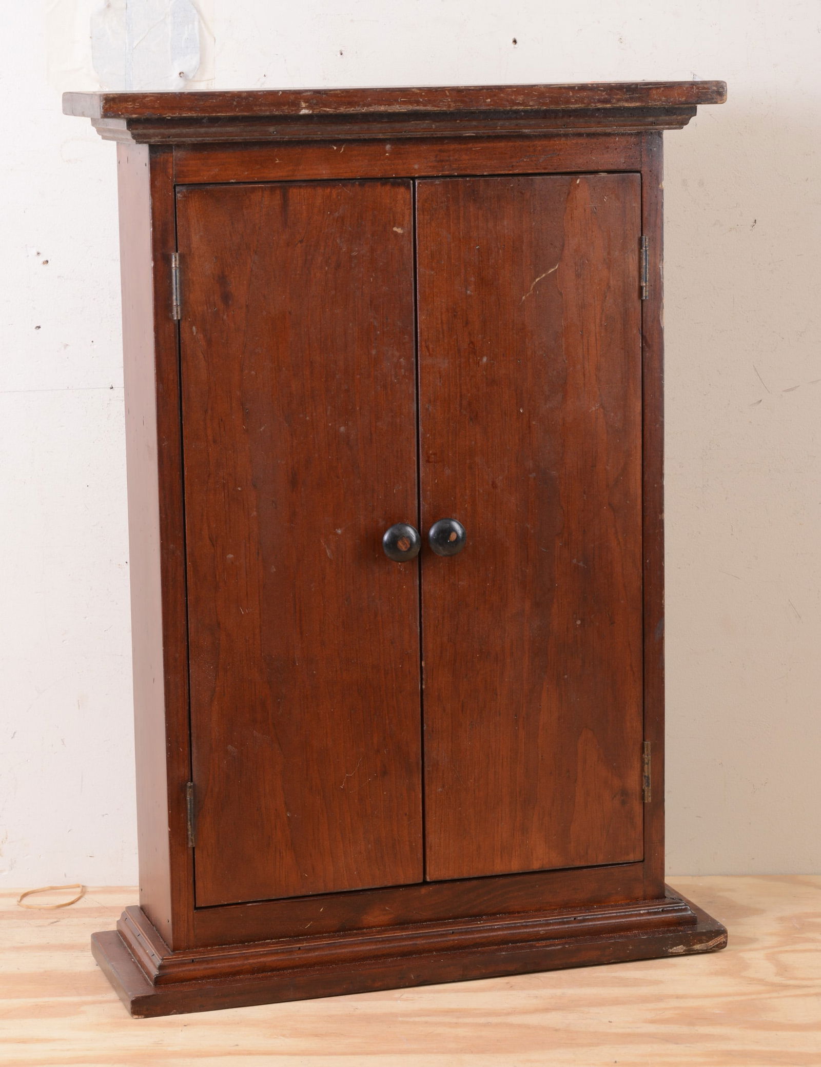 Pine Wall Cabinet in Red Paint. (1 of 3)