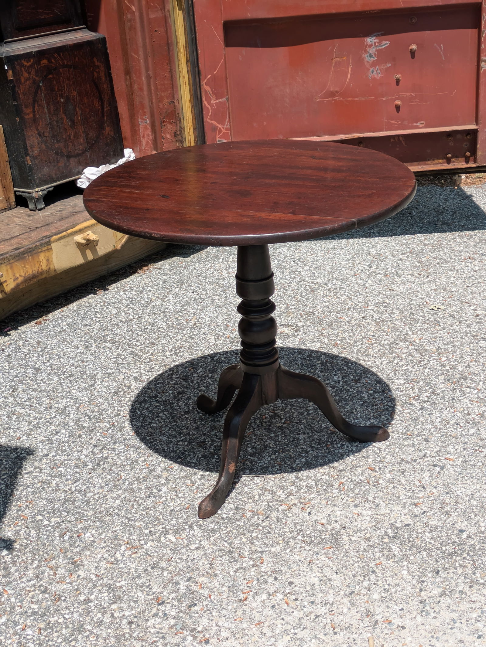Mahogany Tilt Top Tea Table. (1 of 3)