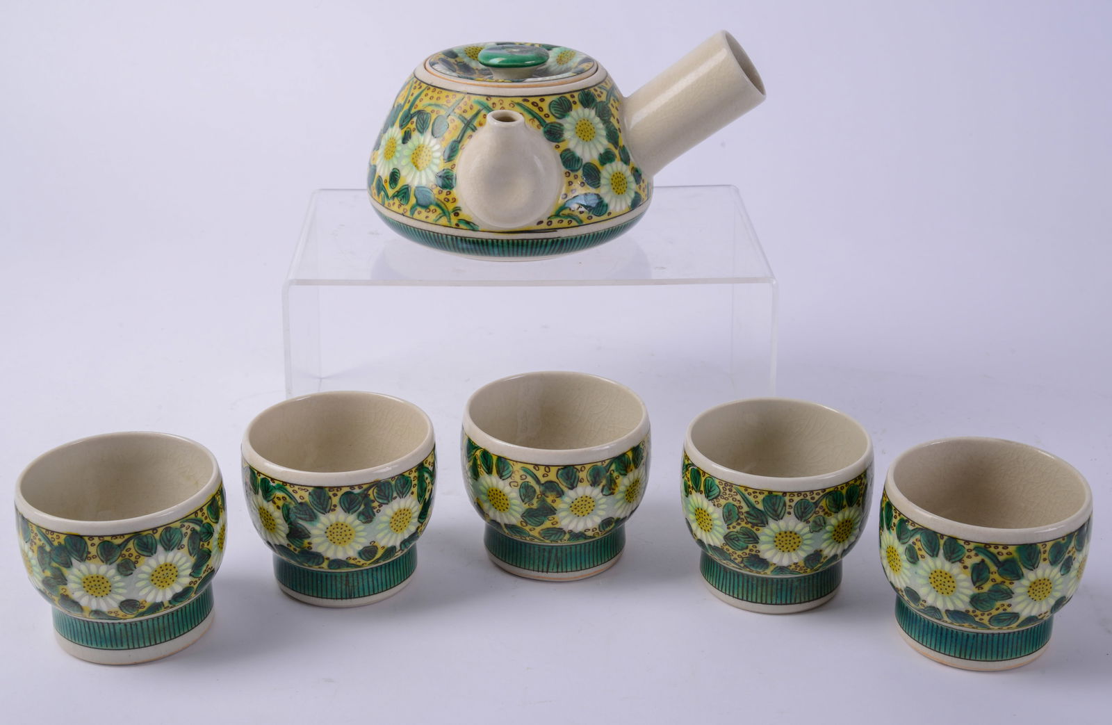 Japanese Floral Pattern Tea Set. (1 of 3)