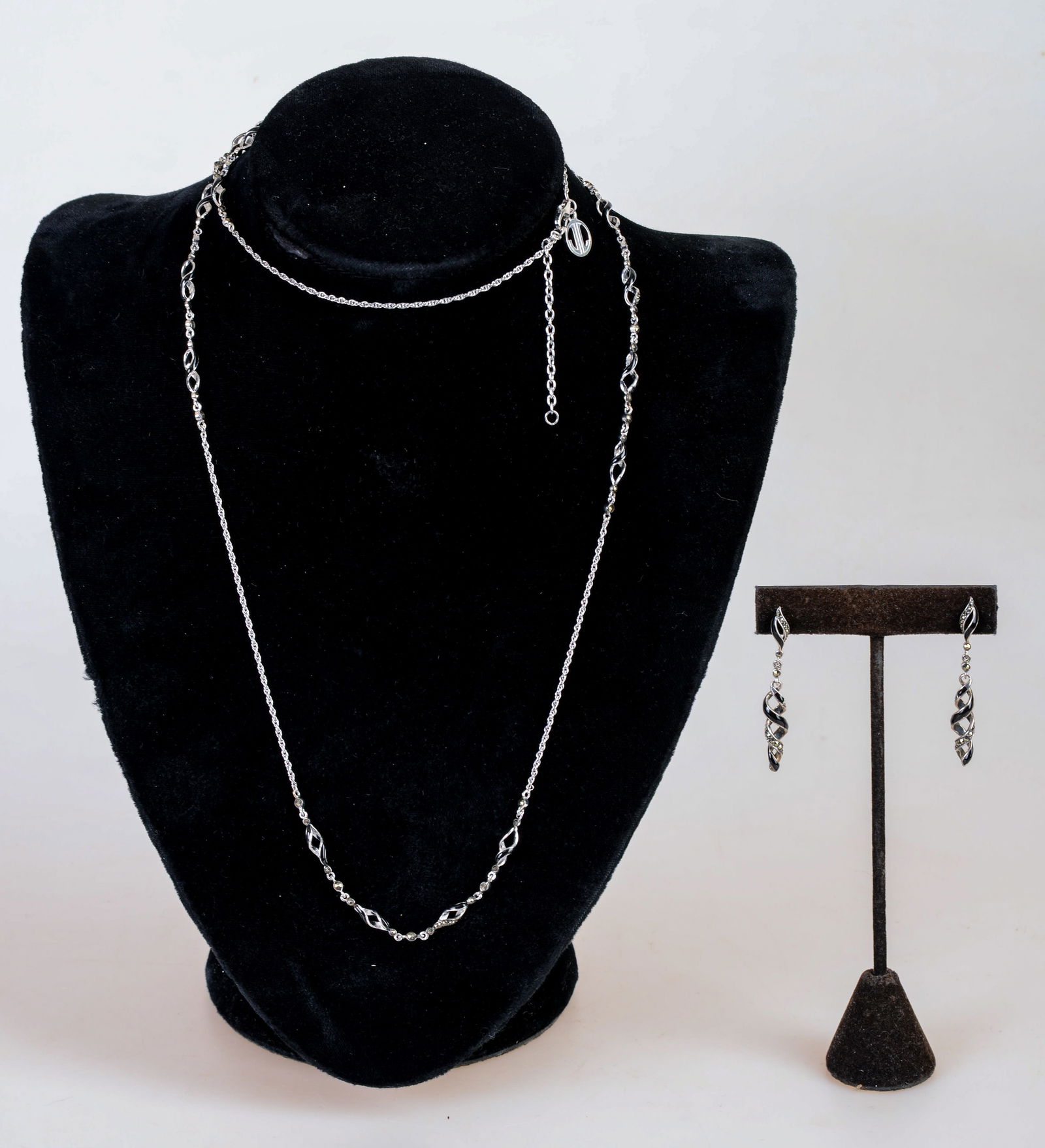 Jan Leslie Sterling Silver and Onyx Necklace and Earring Set. (1 of 5)