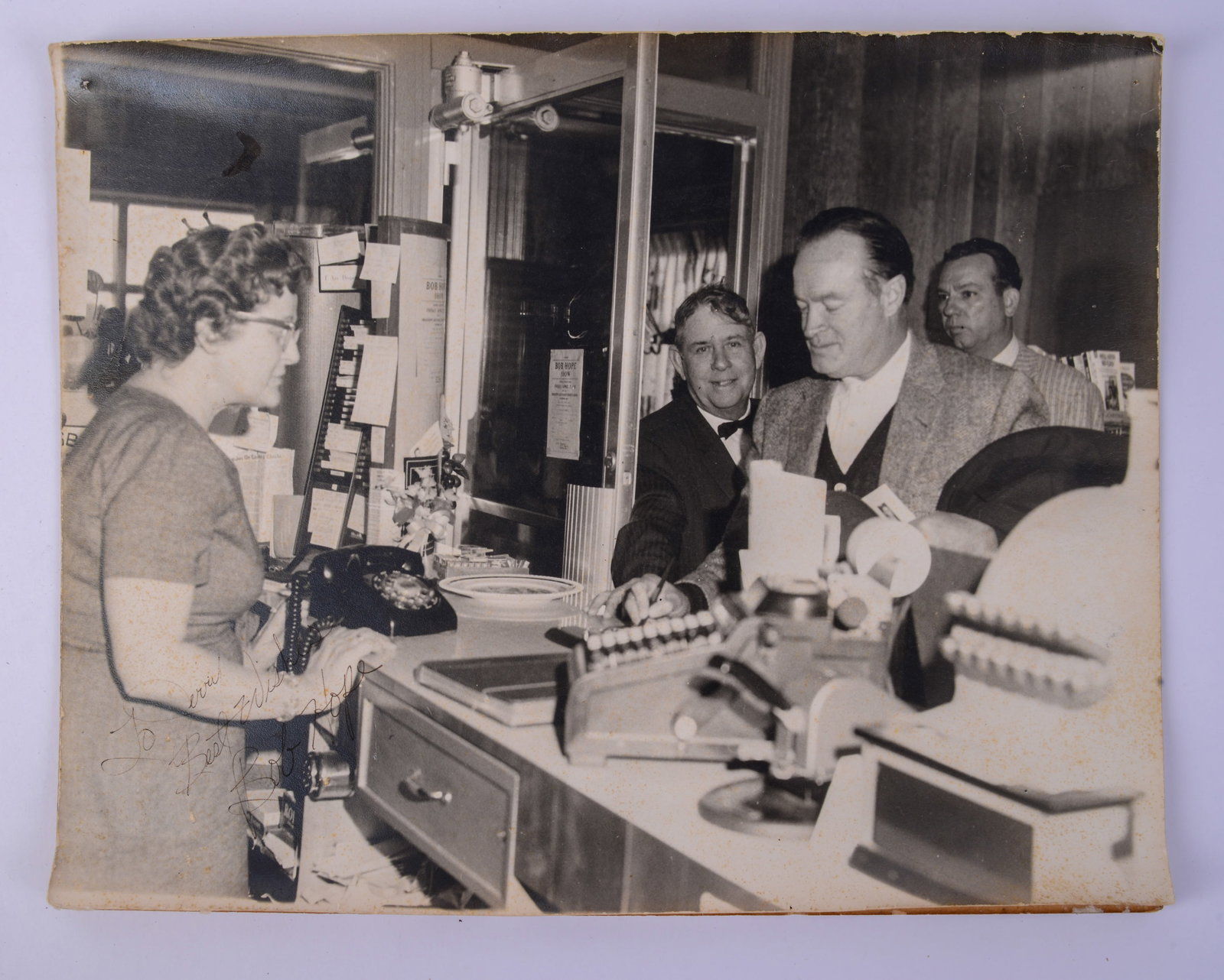 Bob Hope Signed Photograph.: 11 x 14 inches.