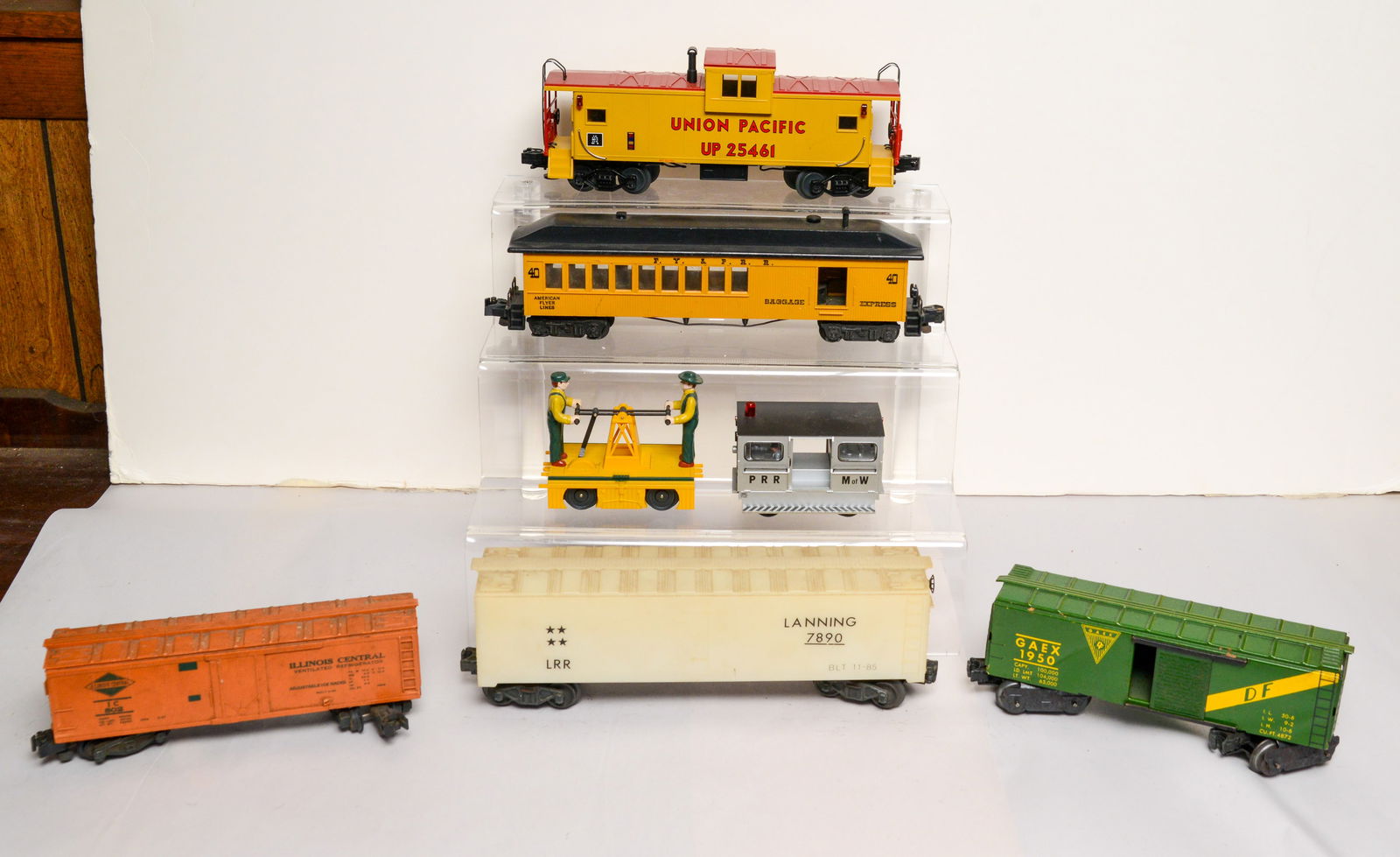 Five Train Cars. - 2