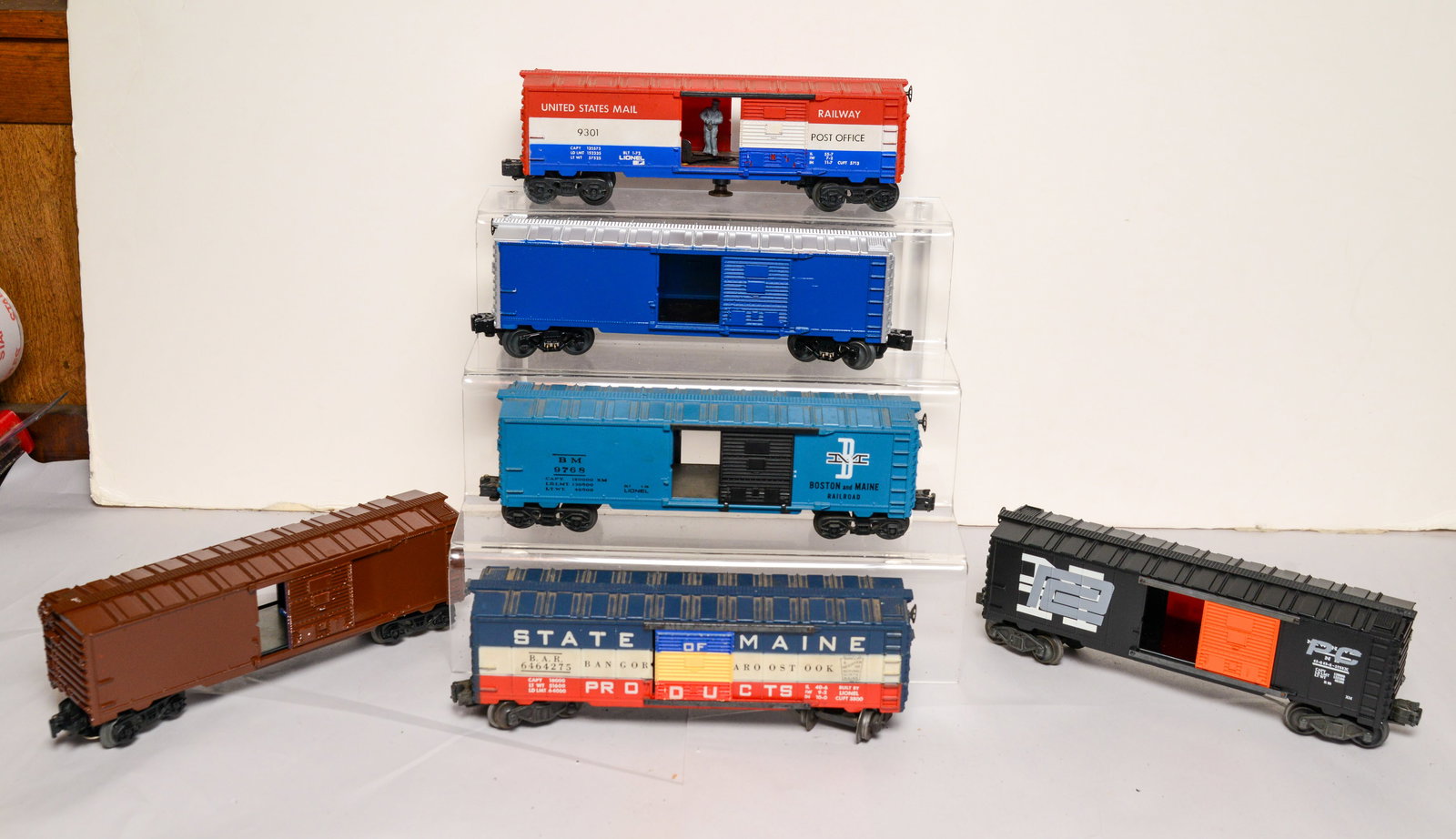 Six O Gauge Box Cars.: State of Maine, US Mail, and others.
