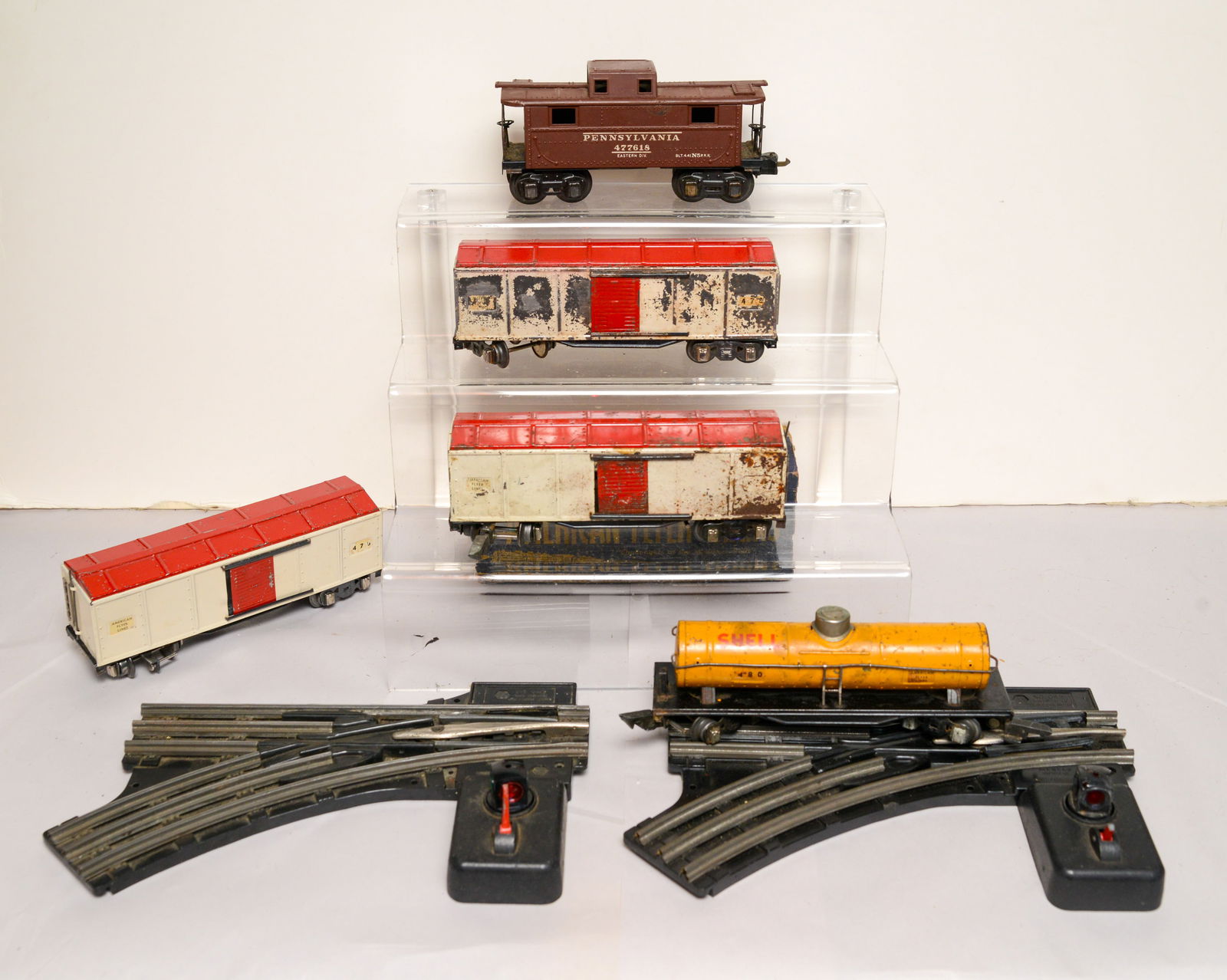 Five Train Cars. - 2