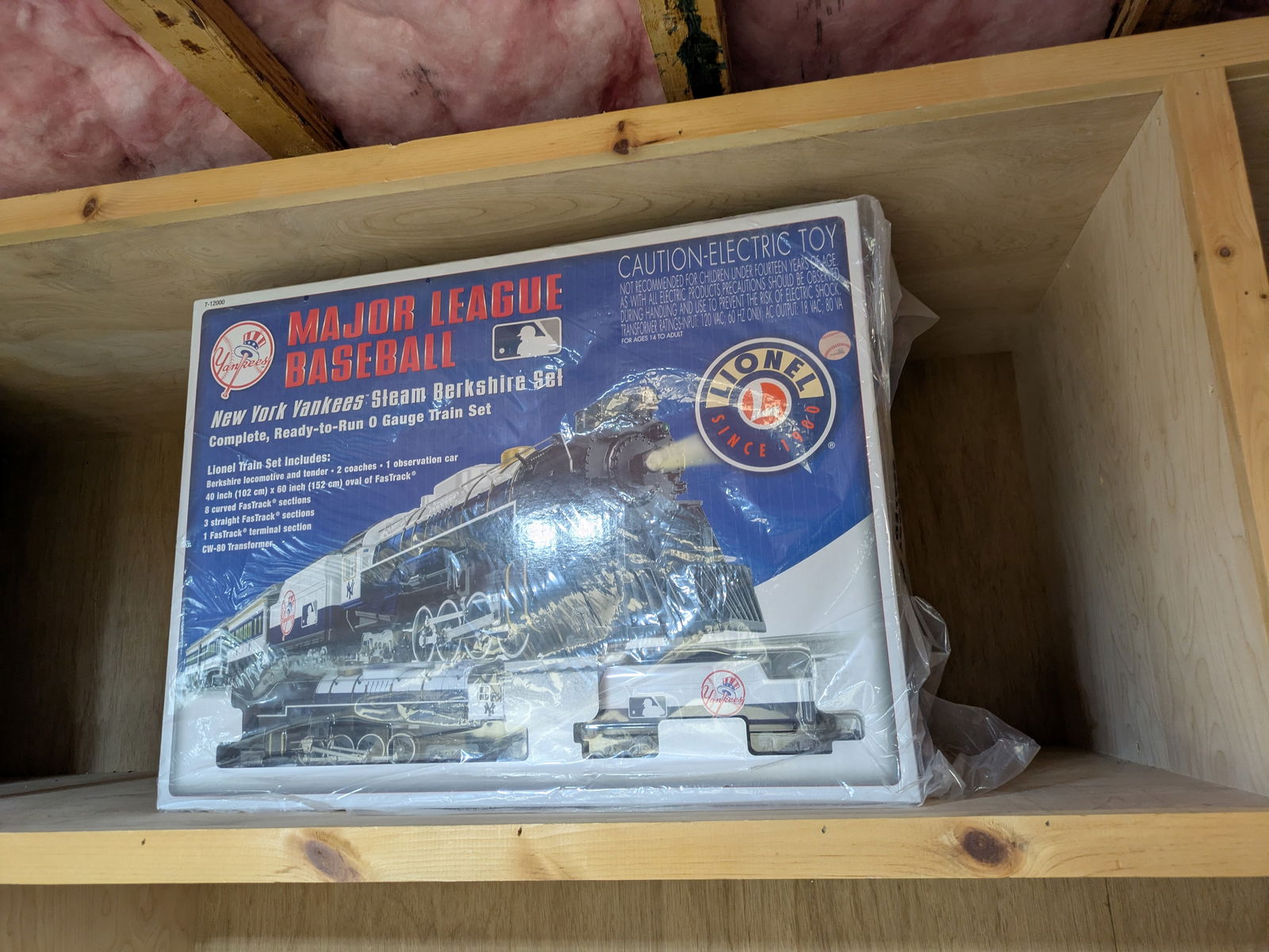 Lionel New York Yankees Steam Berkshire Set.: New in box.