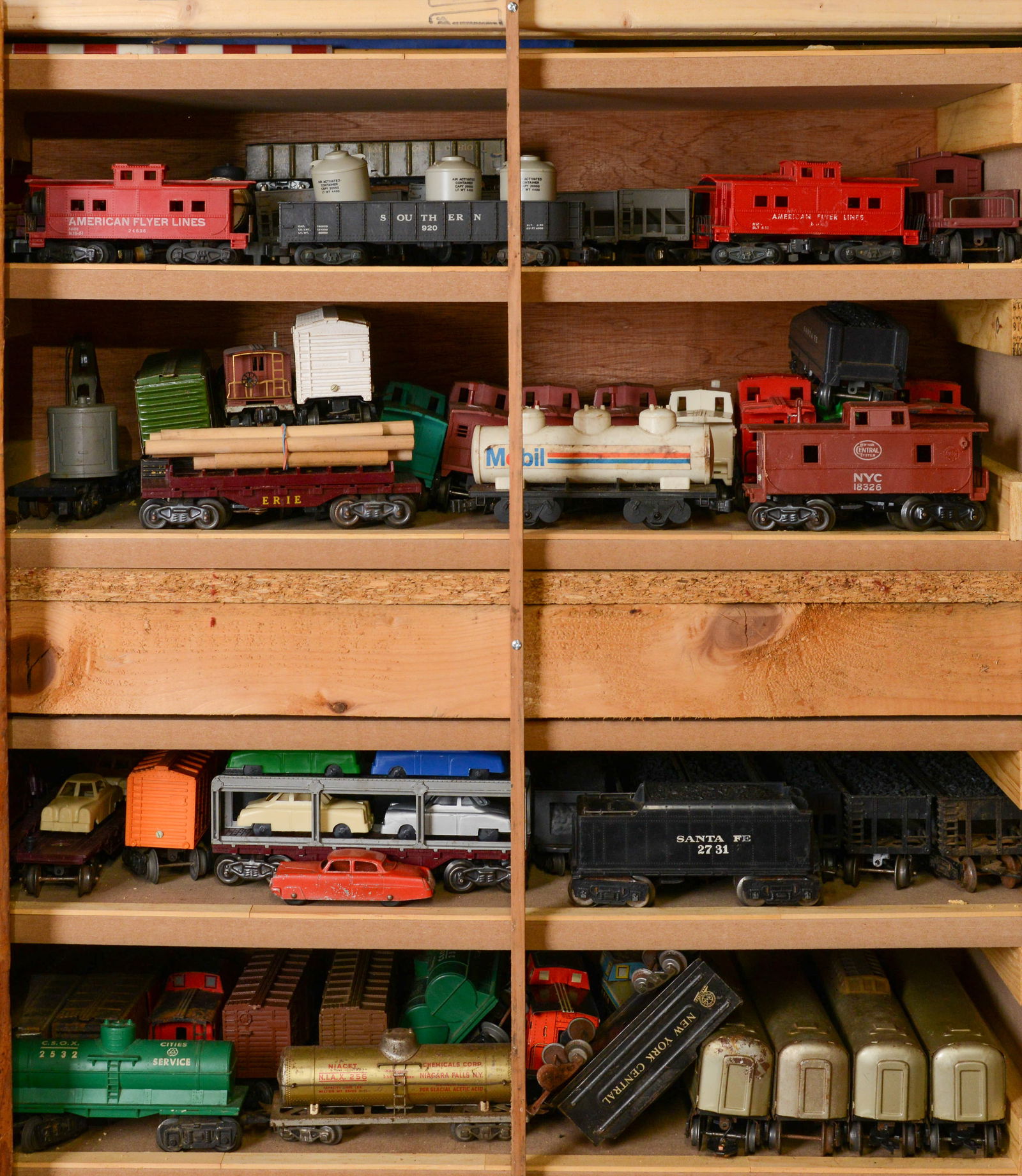 Large Group of O Gauge Train Cars.: Approximately 70 pieces.