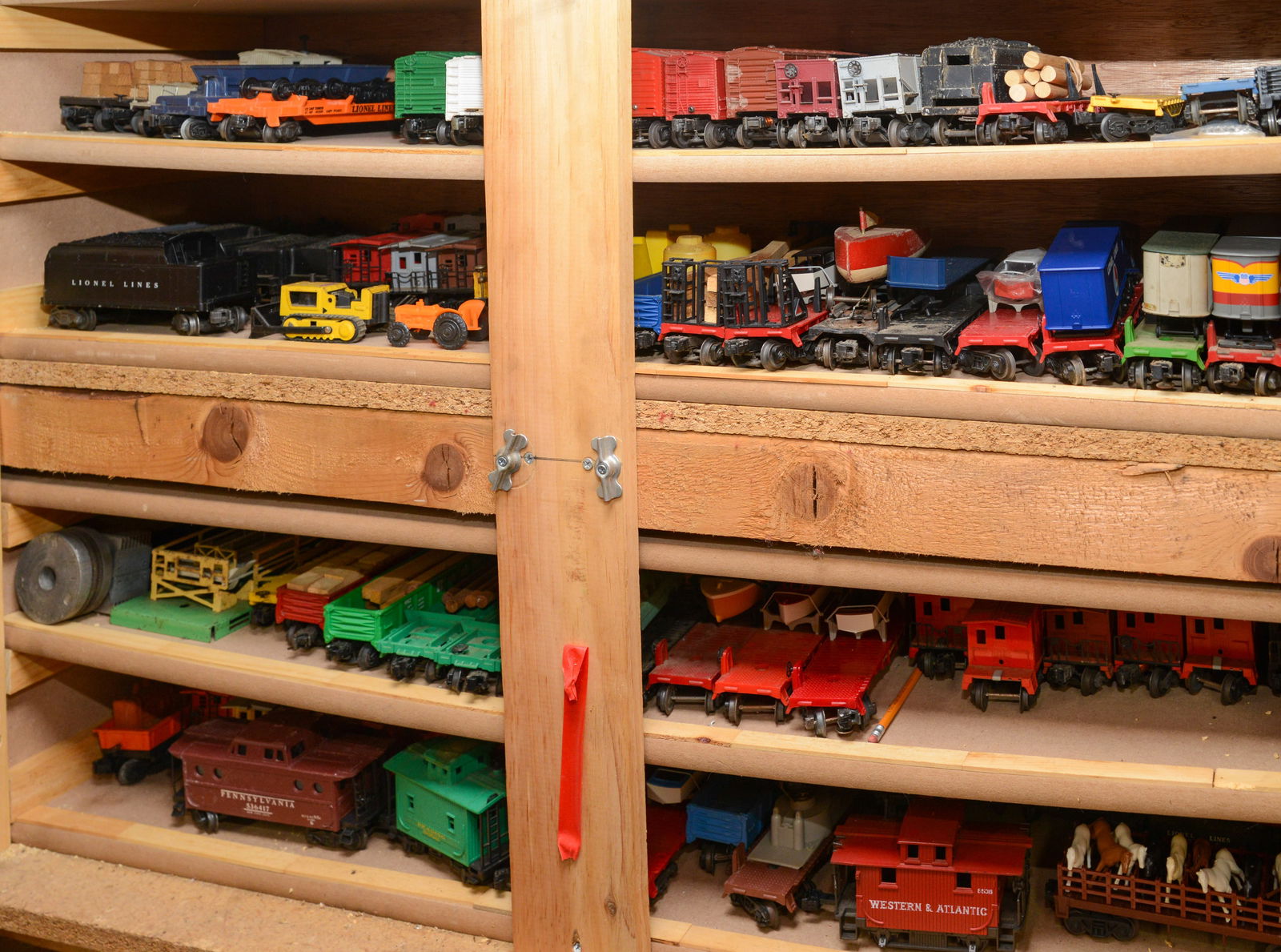 Large Group of O Gauge Train Cars.: Approximately 75 pieces.