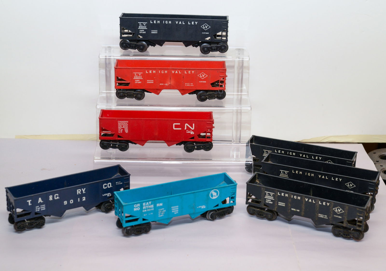 Eight Lehigh Valley Train Cars.: Some scratches, mostly good condition.