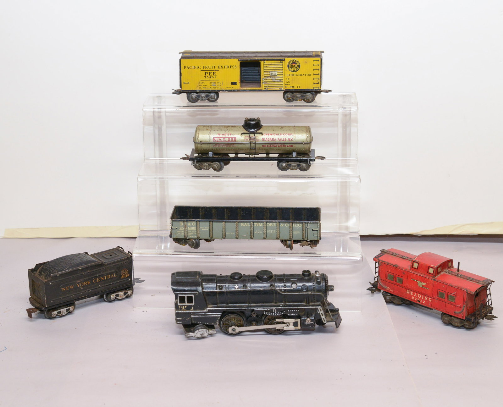 Lionel 999 Locomotive, Tender, and Four Cars.: Some scratches.
