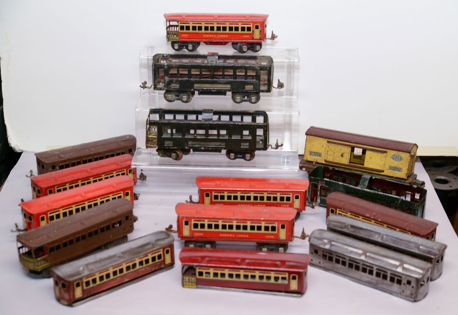 Large Group of Train Cars and Shells.: Ten cars and six shells. Some scratches, dents and missing pieces.