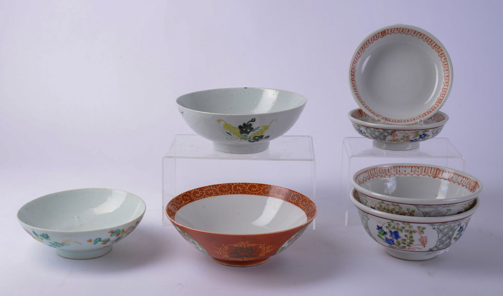 Five Small Chinese Bowls.: Two with covers.