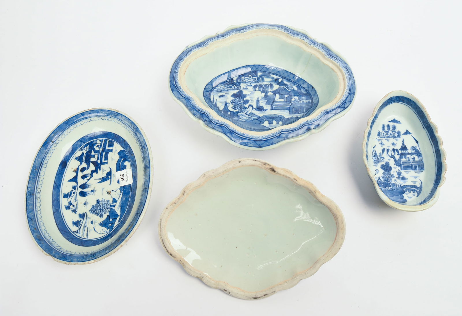 Three Canton Serving Pieces. - 3