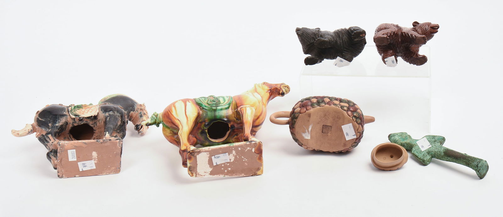 Two Chinese Ceramic Horses. - 4