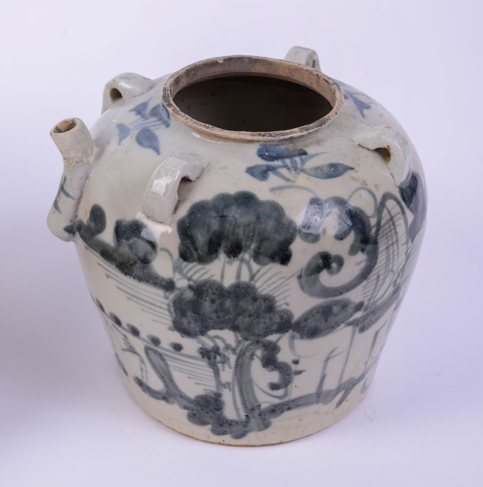 Three Chinese Porcelain Items. - 4