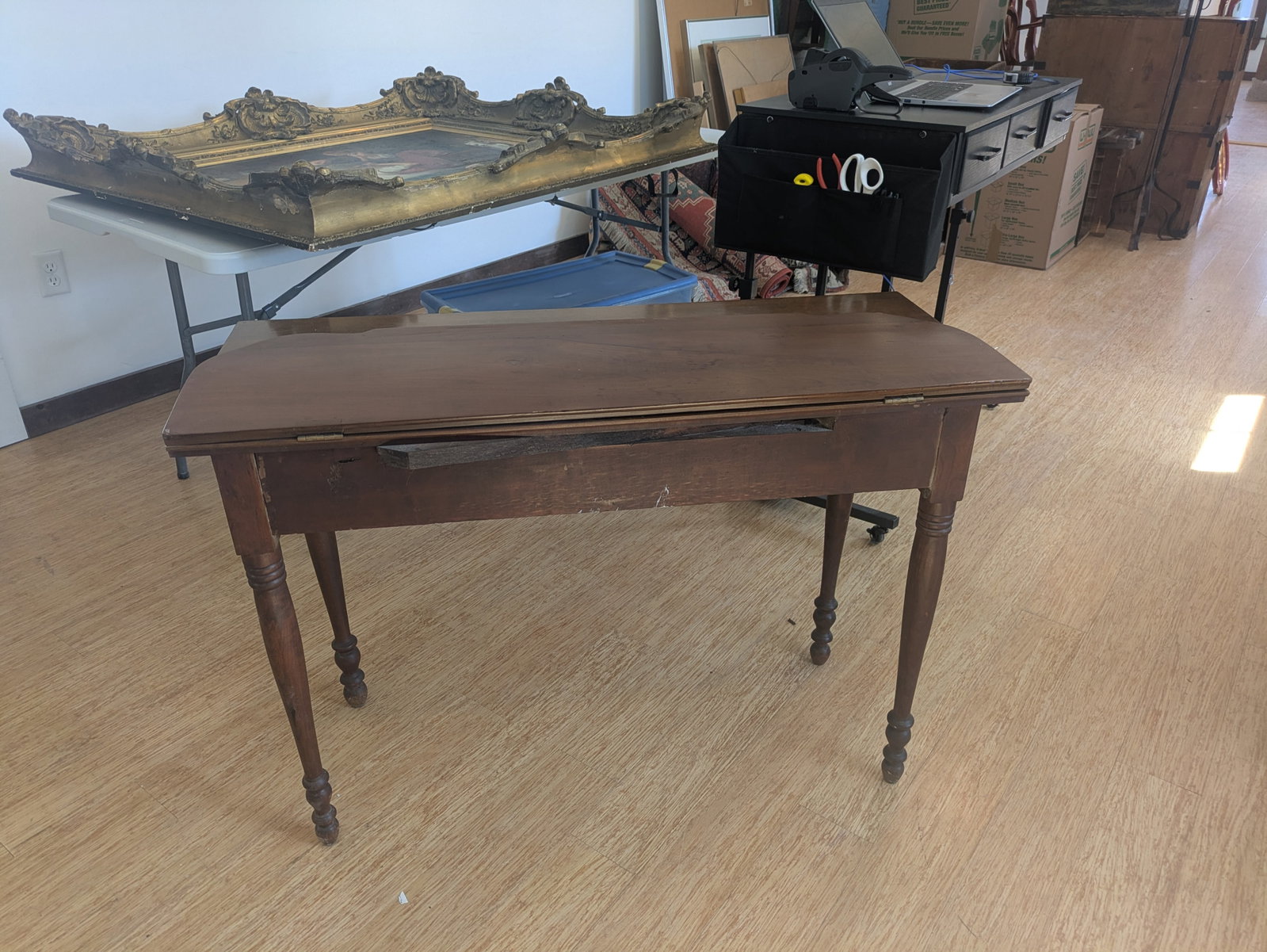 Sheraton Drop Leaf Table. - 2