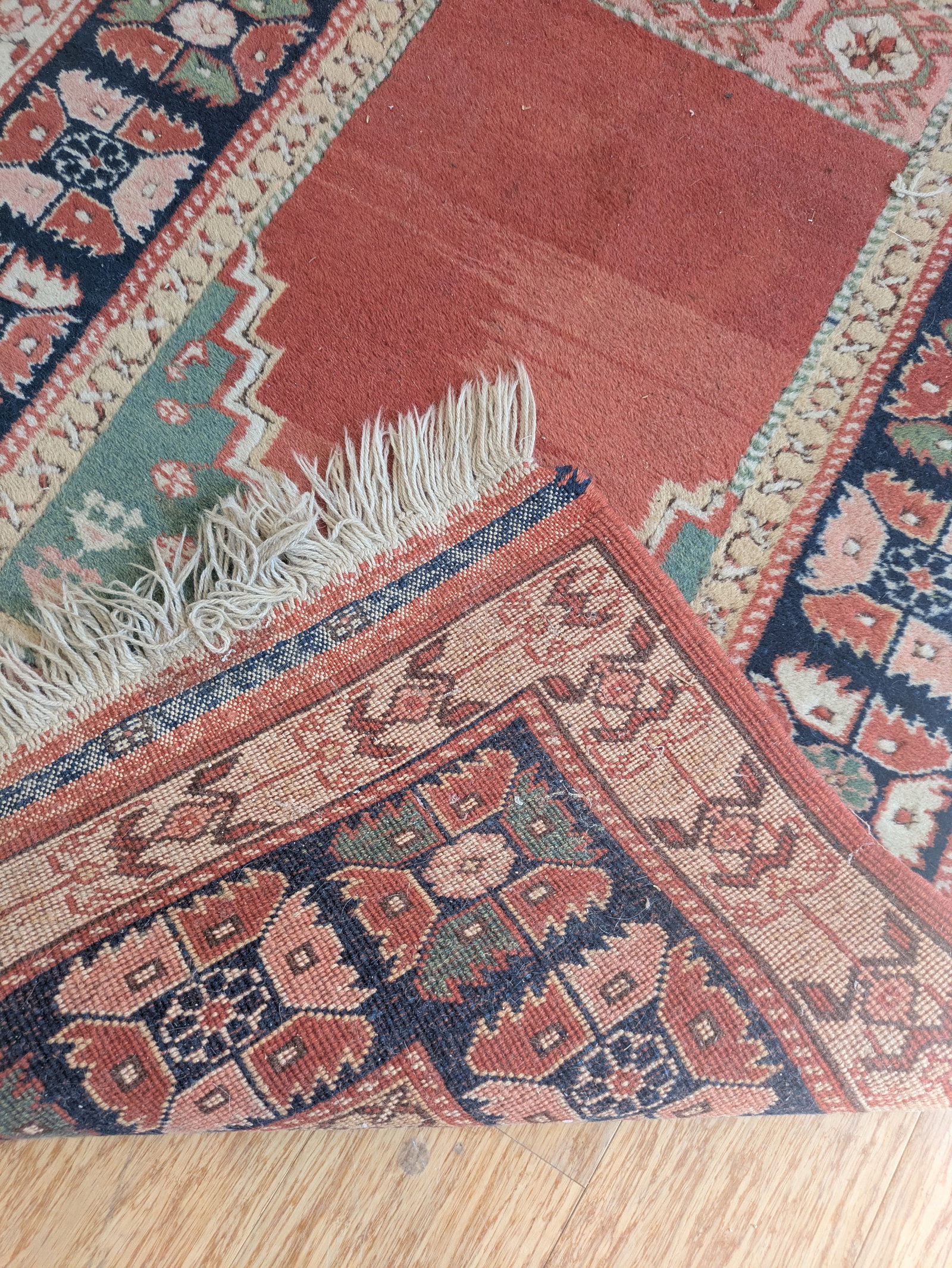 Small Oriental Carpet. - 2