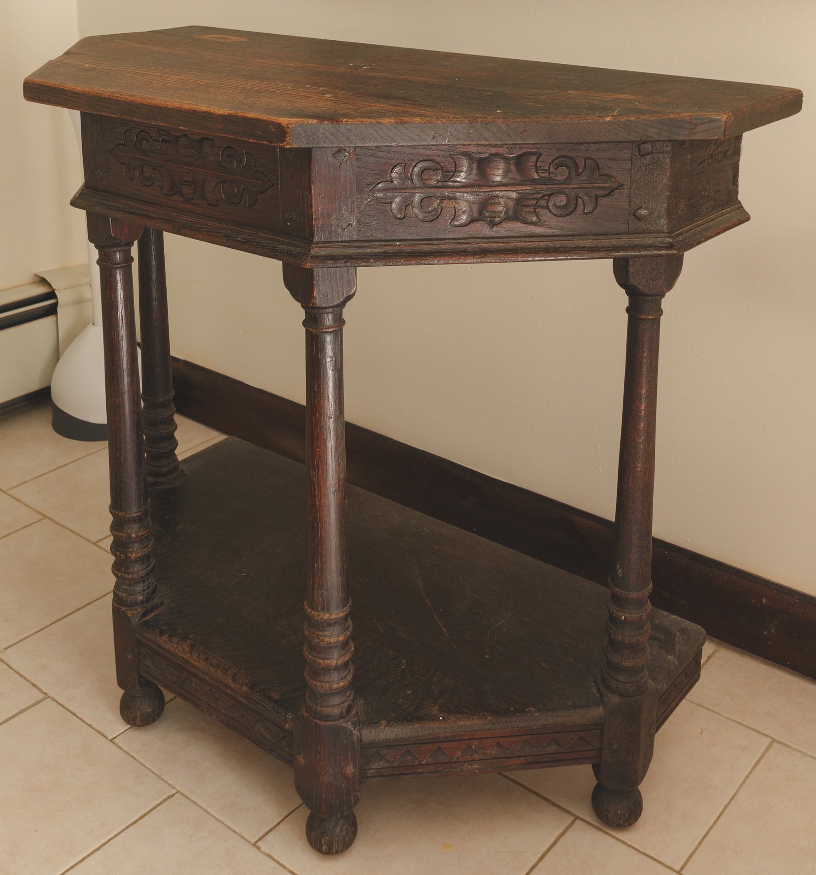 19th Century Carved Oak Table. (1 of 4)
