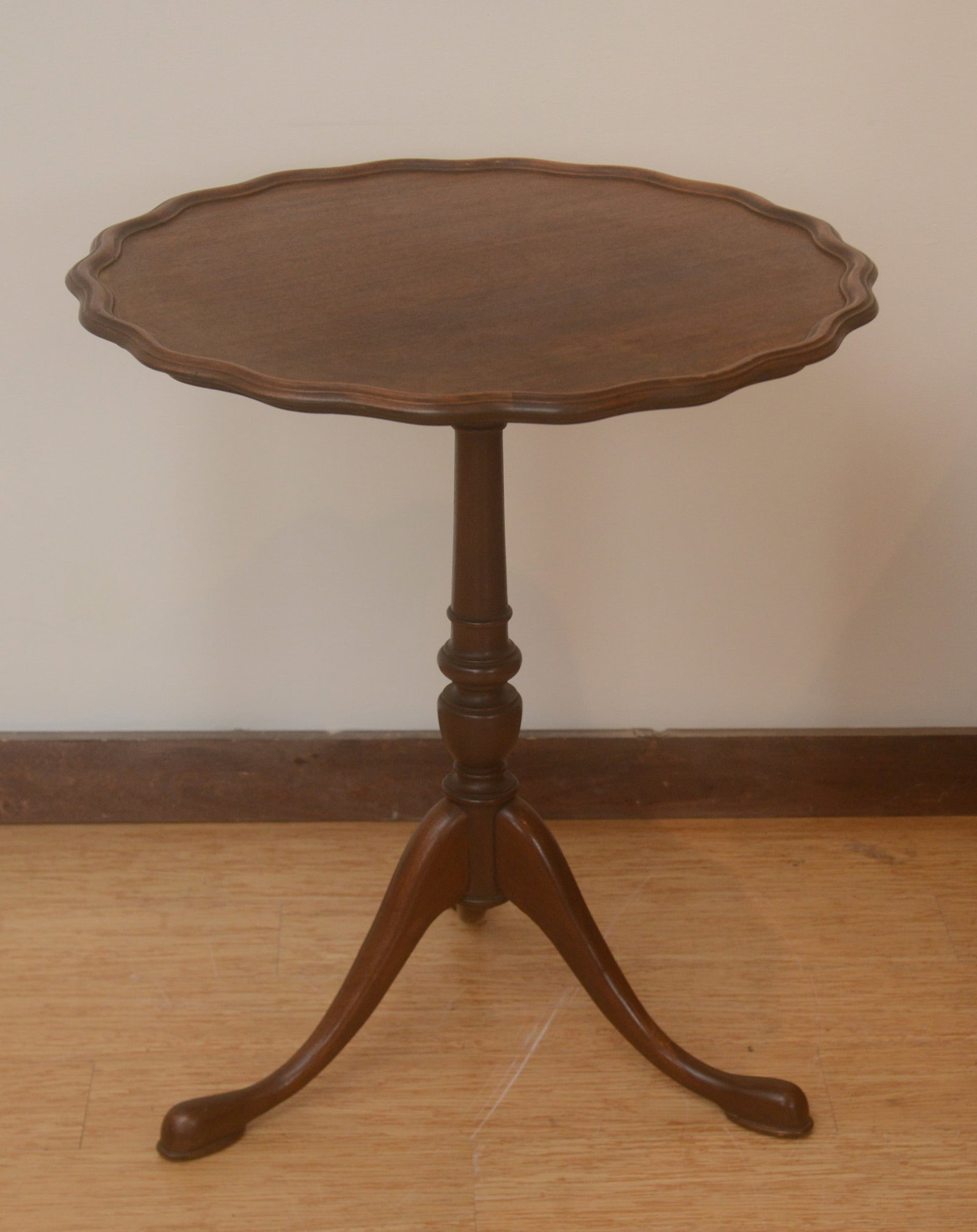 Queen Anne Style Piecrust Table.: Height 28 inches, diameter of top 24 inches.