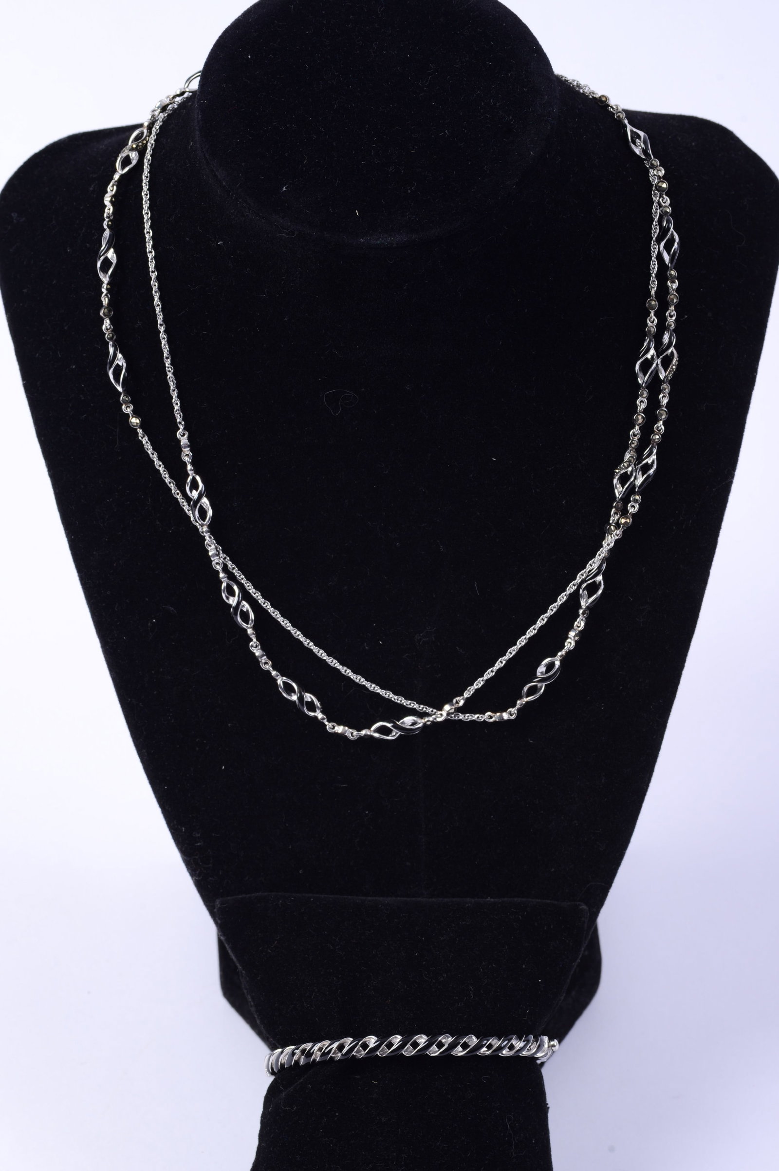 Jan Leslie Long Reef Ribbon Necklace and Bracelet.: Length of necklace 16.5 inches. Bracelet width 2 inches.