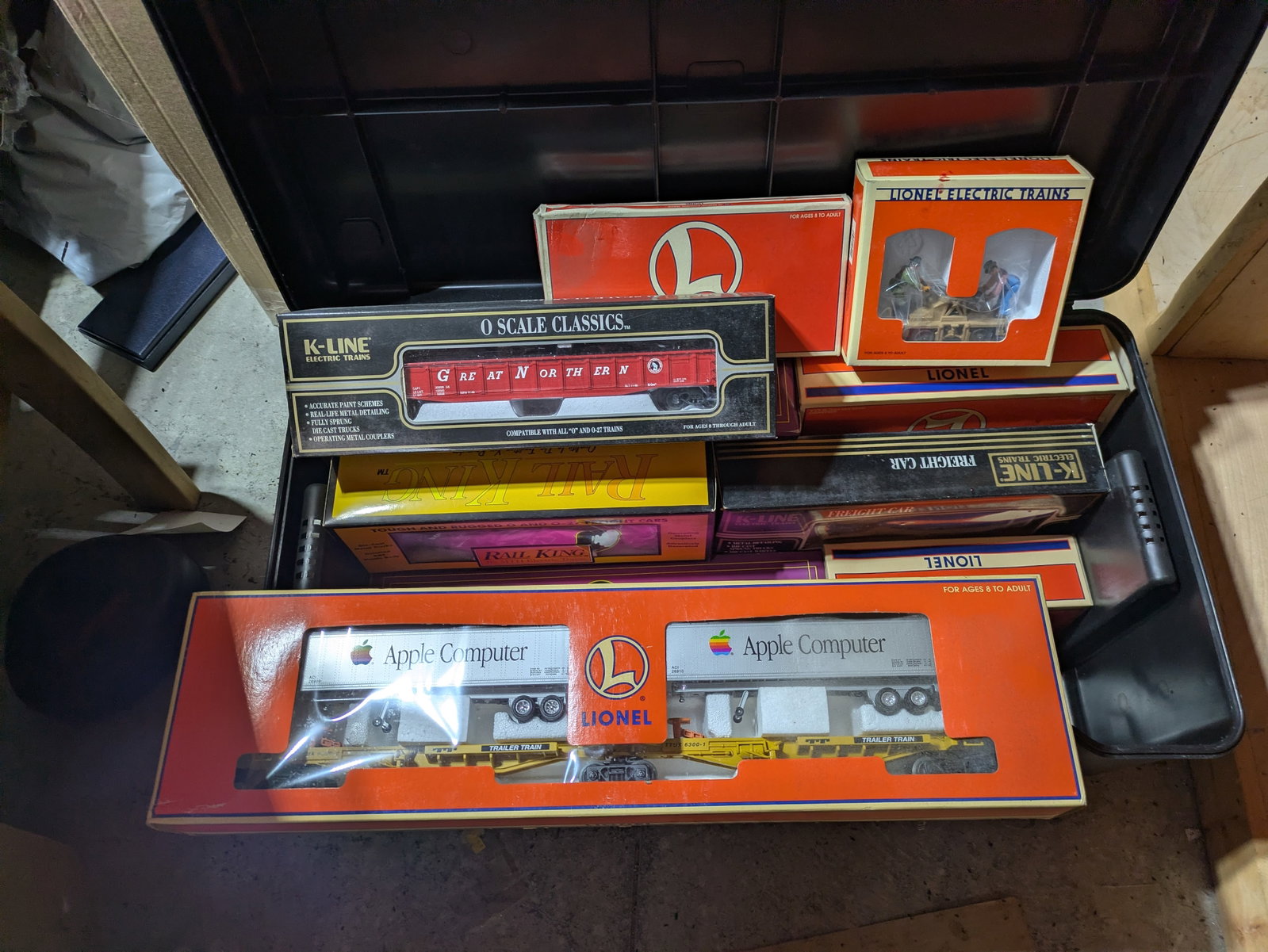 Collection of Lionel and Other Train Cars. (1 of 2)