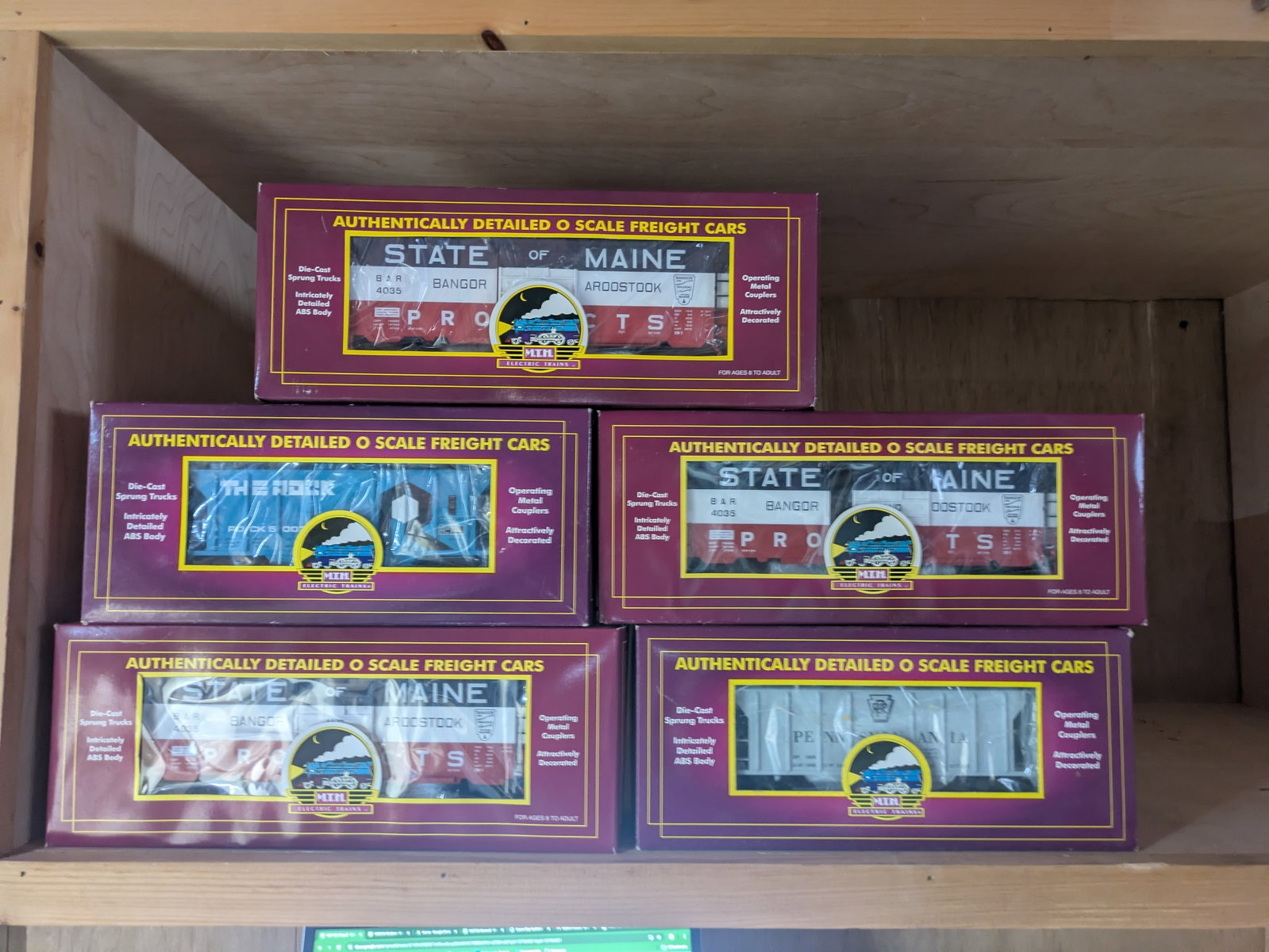 Five MTH Electric Train Cars. (1 of 1)