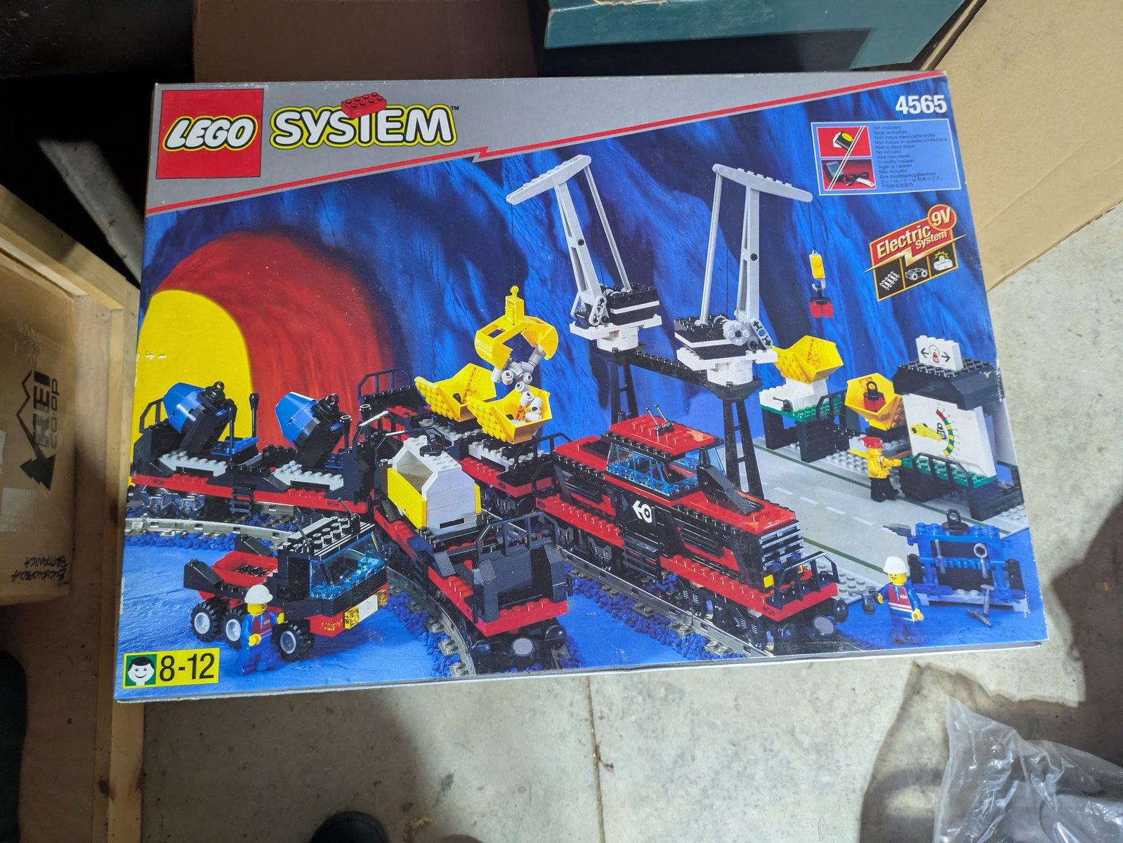 Lego System 4565: Open box.