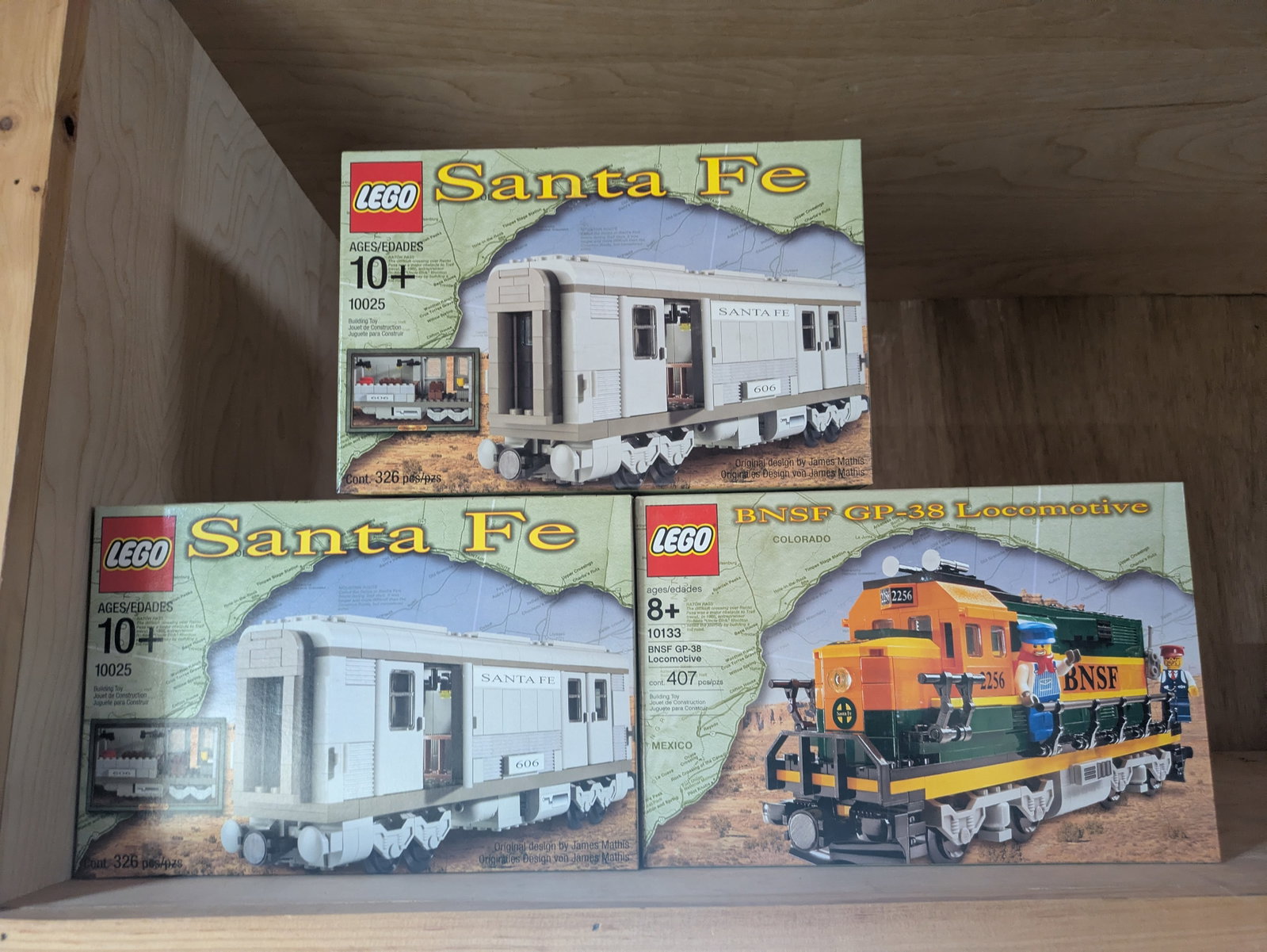 Three Lego Santa Fe Train Cars.: New in box.