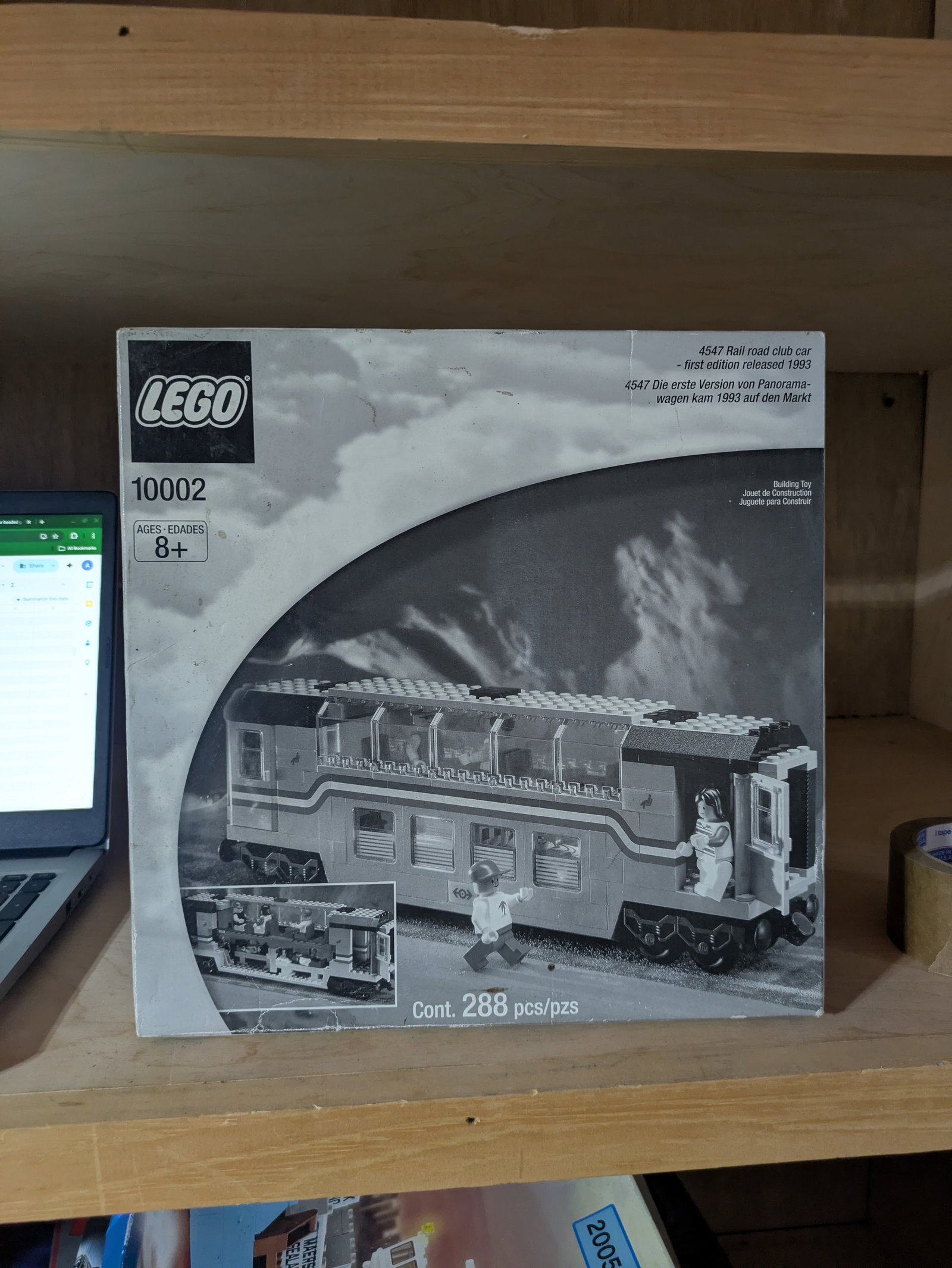Lego 4547 Railroad Club Car.: New in box.