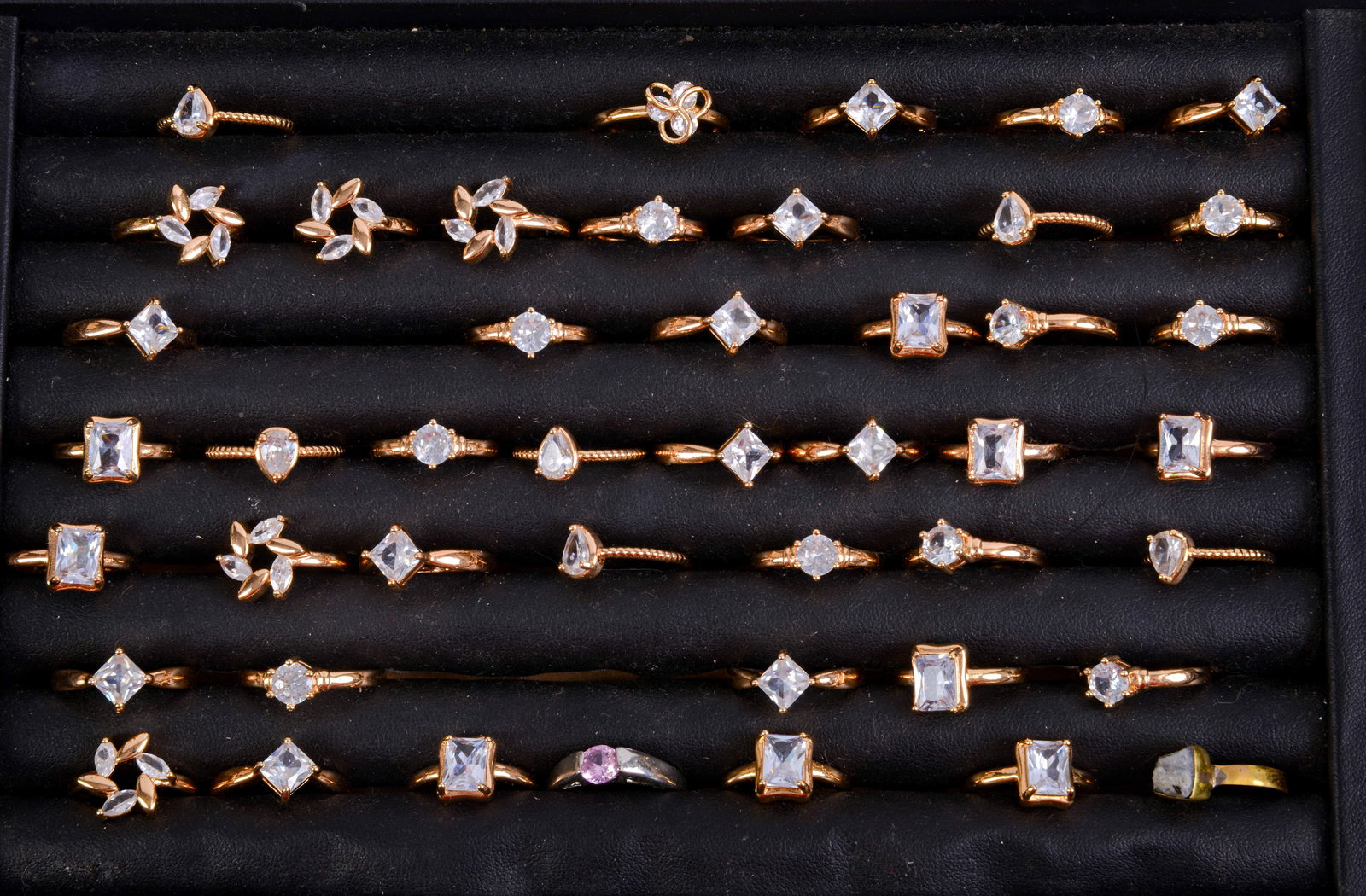 45 Costume Jewelry Rings. (1 of 3)